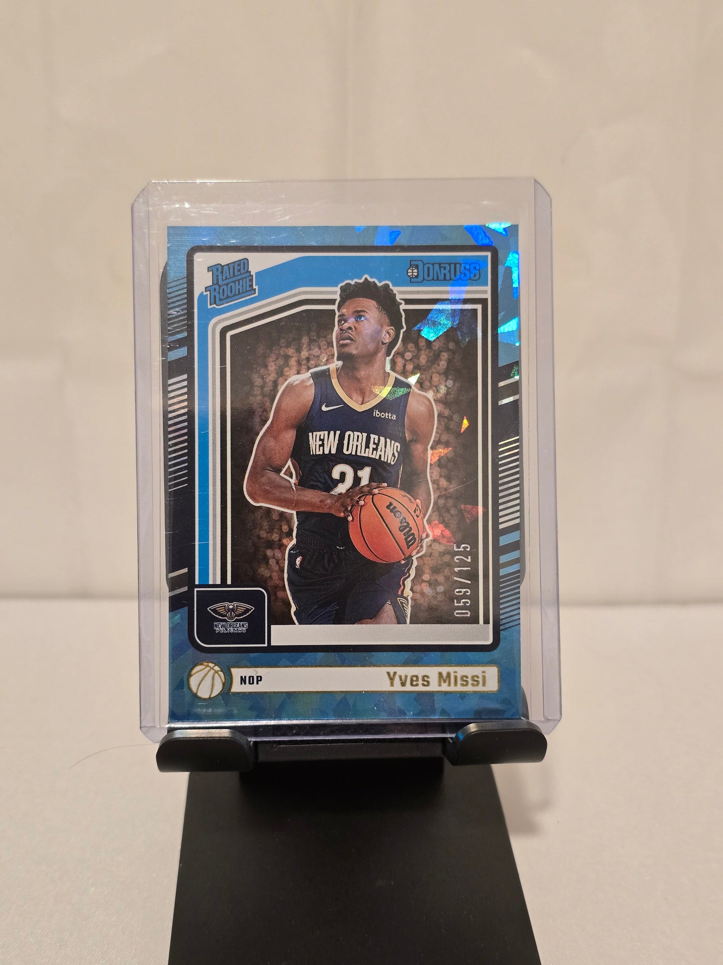 Yvis Missi Rated Rookie Blue Cracked Ice Numbered 059/125