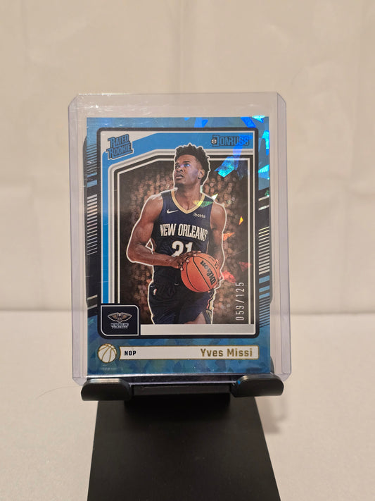Yvis Missi Rated Rookie Blue Cracked Ice Numbered 059/125