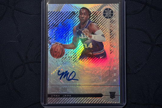 Miye Oni Signed Rookie Card Holo